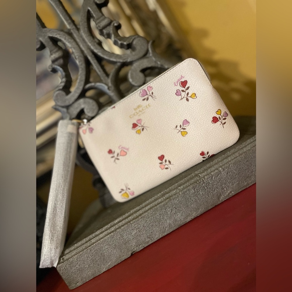 COACH NWT Corner Zip Wristlet with Heart Print - Picture 7 of 17